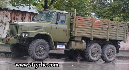 東風240軍車EQ2082E6D