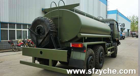 東風(fēng)六驅(qū)運(yùn)油車