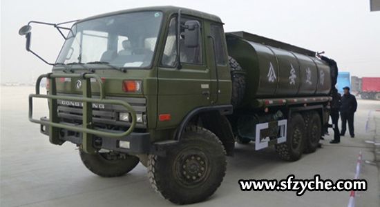 6驅(qū)越野油罐車