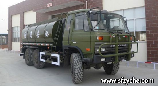 6驅(qū)越野油罐車