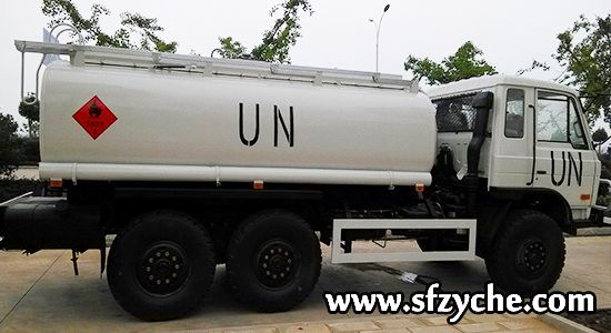 東風(fēng)六驅(qū)維和部隊(duì)運(yùn)油車