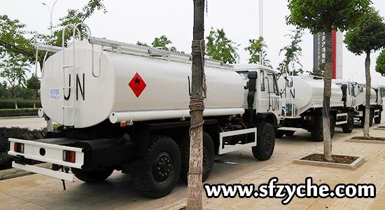 東風(fēng)六驅(qū)維和部隊(duì)運(yùn)油車