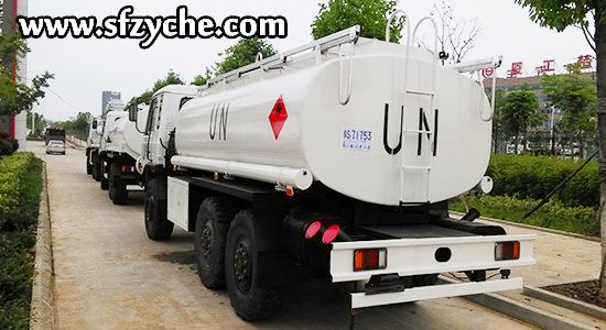 東風(fēng)六驅(qū)維和部隊(duì)運(yùn)油車