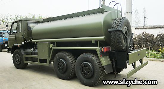 東風(fēng)六驅(qū)運(yùn)油車