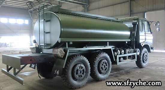 東風(fēng)六驅(qū)運(yùn)油車