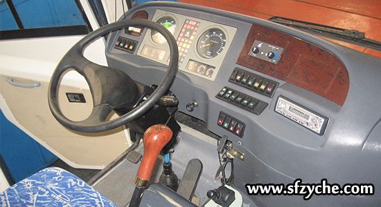 東風(fēng)沙豹四驅(qū)沙漠工程客車