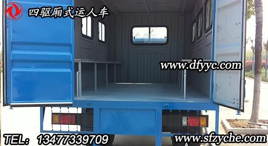 東風(fēng)四驅(qū)越野集裝箱運(yùn)輸車