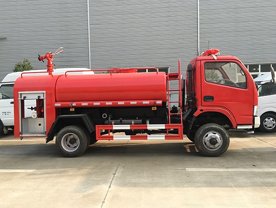 東風(fēng)小霸王四驅(qū)森林消防水罐車