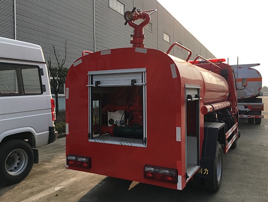 東風(fēng)小霸王四驅(qū)森林消防水罐車