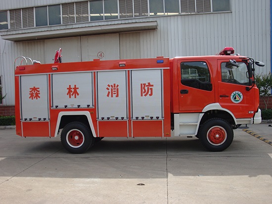 東風(fēng)天錦四驅(qū)越野水罐消防車