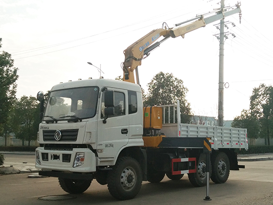 東風(fēng)國(guó)五六驅(qū)徐工折臂越野隨車(chē)吊