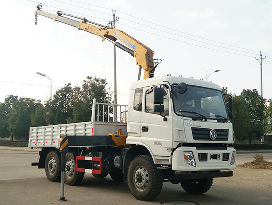 東風(fēng)國(guó)五六驅(qū)徐工折臂越野隨車(chē)吊
