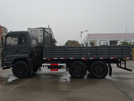 東風新款六驅越野貨車