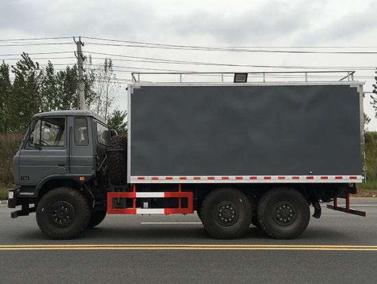 東風(fēng)六驅(qū)越野保障車