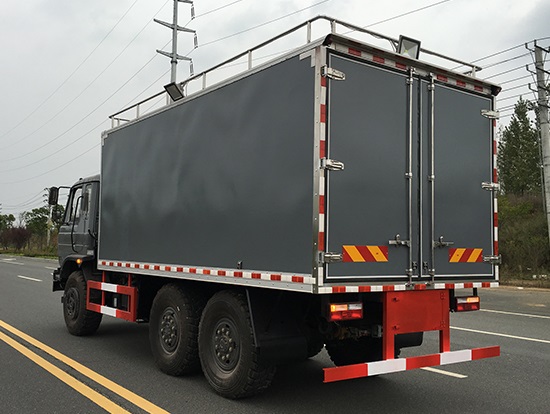 東風(fēng)六驅(qū)越野保障車