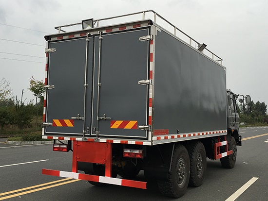 東風(fēng)六驅(qū)越野保障車