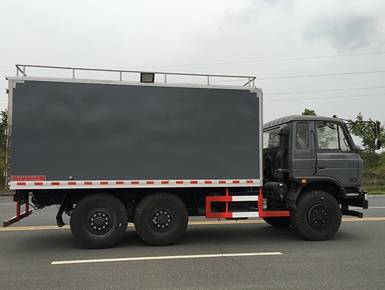 東風(fēng)六驅(qū)越野保障車
