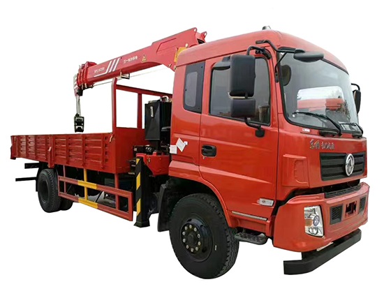 東風(fēng)6.3噸四驅(qū)越野隨車(chē)起重運(yùn)輸車(chē)