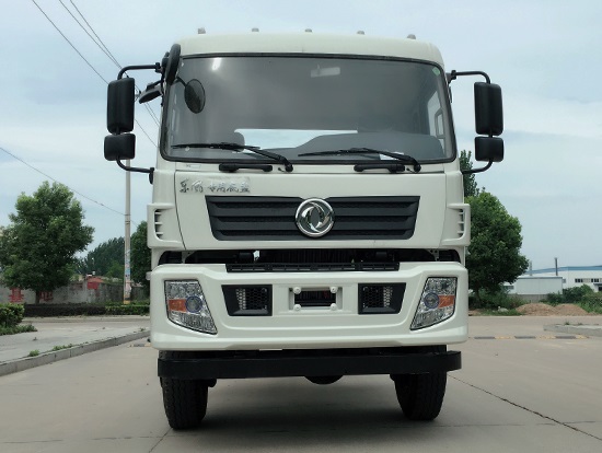 東風(fēng)6.3噸四驅(qū)越野隨車(chē)起重運(yùn)輸車(chē)