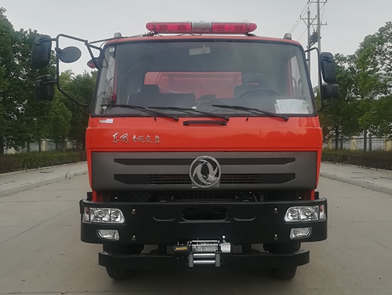 東風(fēng)四驅(qū)越野森林消防水罐車