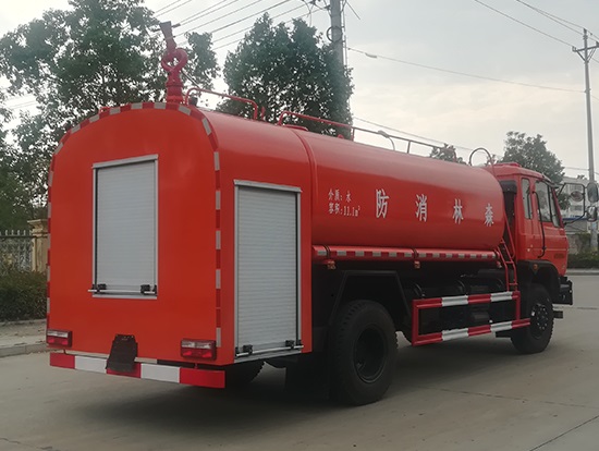 東風(fēng)四驅(qū)越野森林消防水罐車