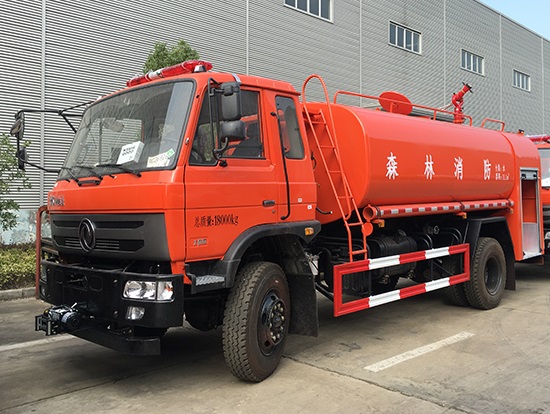 東風(fēng)四驅(qū)越野森林消防水罐車