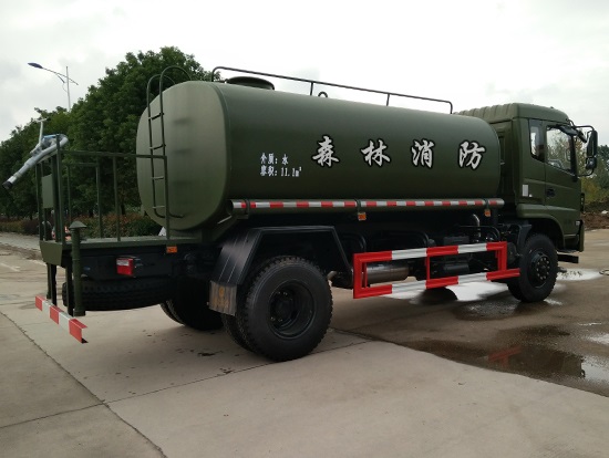 東風(fēng)四驅(qū)灑水車