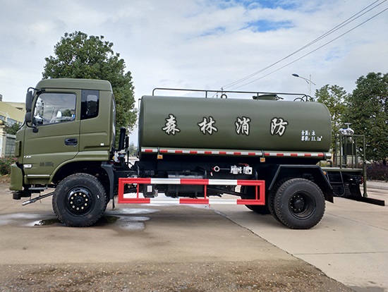 東風(fēng)四驅(qū)灑水車