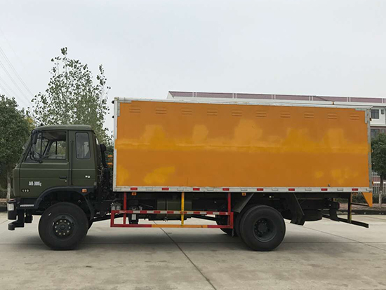 東風(fēng)國五四驅(qū)越野廂式車