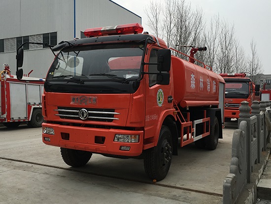 東風(fēng)大多利卡森林消防灑水車