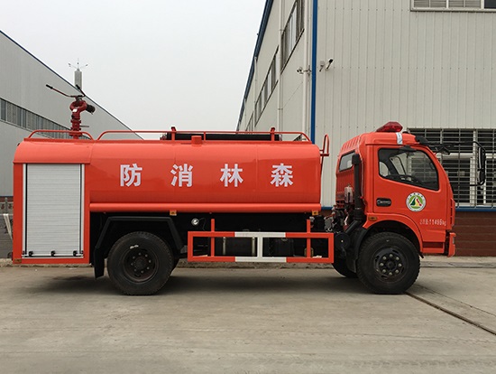 東風(fēng)大多利卡森林消防灑水車