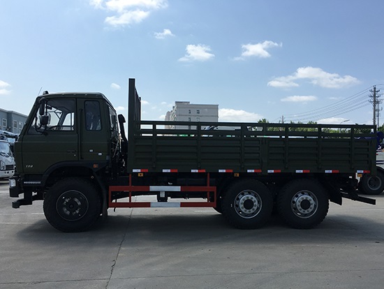 東風(fēng)牌EQ2220GD5D型六驅(qū)越野載貨汽車