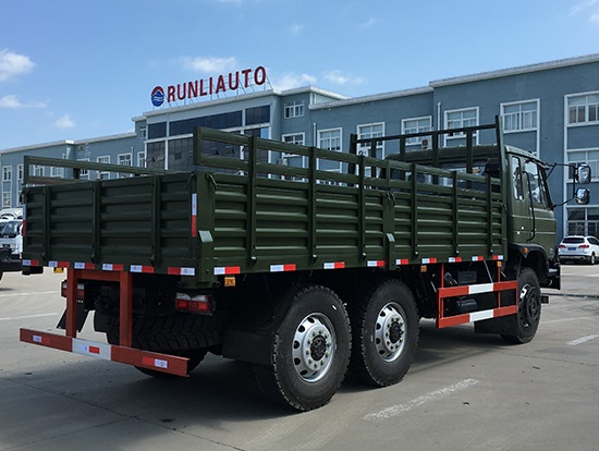 東風(fēng)牌EQ2220GD5D型六驅(qū)越野載貨汽車