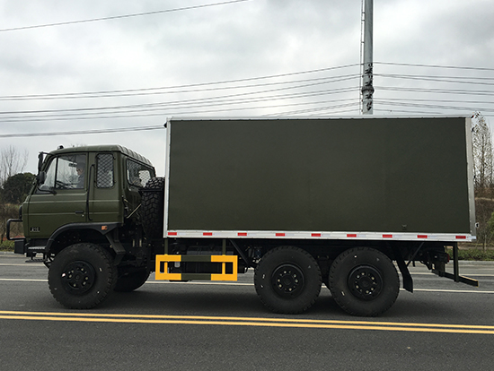 東風(fēng)DFS5160XXYL型六驅(qū)沙漠越野廂式運(yùn)輸車