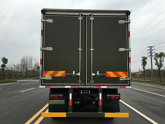 東風(fēng)DFS5160XXYL型六驅(qū)沙漠越野廂式運(yùn)輸車