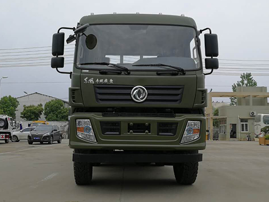 東風(fēng)六驅(qū)越野卡車