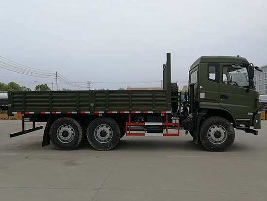 東風(fēng)六驅(qū)越野卡車