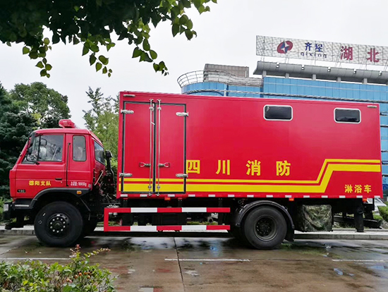 8人自行式淋浴車(4×4)驅(qū)動(dòng)