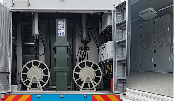 東風(fēng)天錦六驅(qū)越野通信車