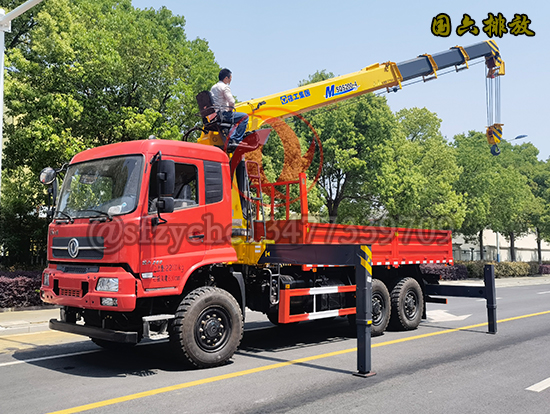 東風(fēng)8噸沙漠越野隨車吊