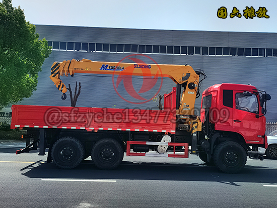 東風(fēng)8噸沙漠越野隨車吊
